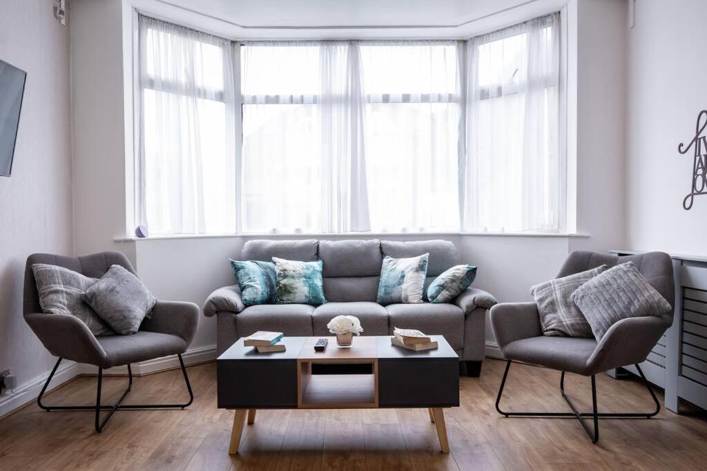 מנצ'סטר Windsor House 3 Bedrooms Sleeps 8 מראה חיצוני תמונה