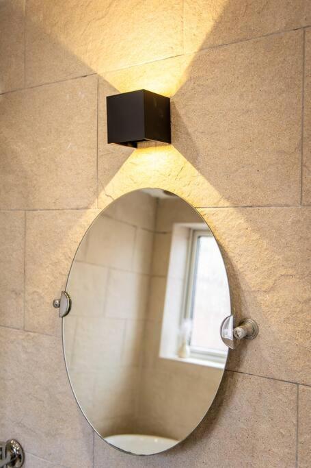 מנצ'סטר Windsor House 3 Bedrooms Sleeps 8 מראה חיצוני תמונה