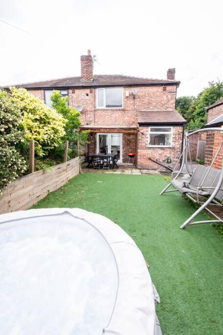 מנצ'סטר Windsor House 3 Bedrooms Sleeps 8 מראה חיצוני תמונה