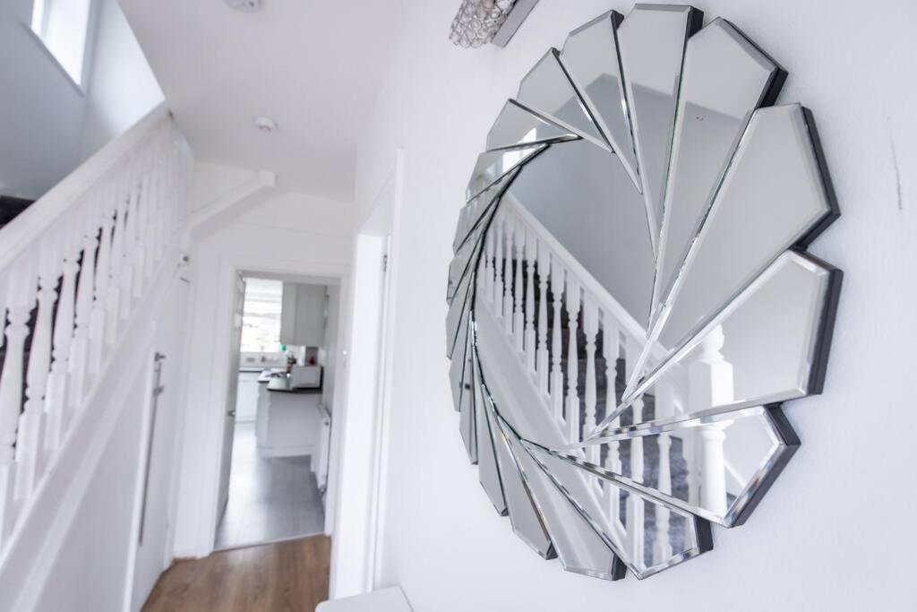 מנצ'סטר Windsor House 3 Bedrooms Sleeps 8 מראה חיצוני תמונה