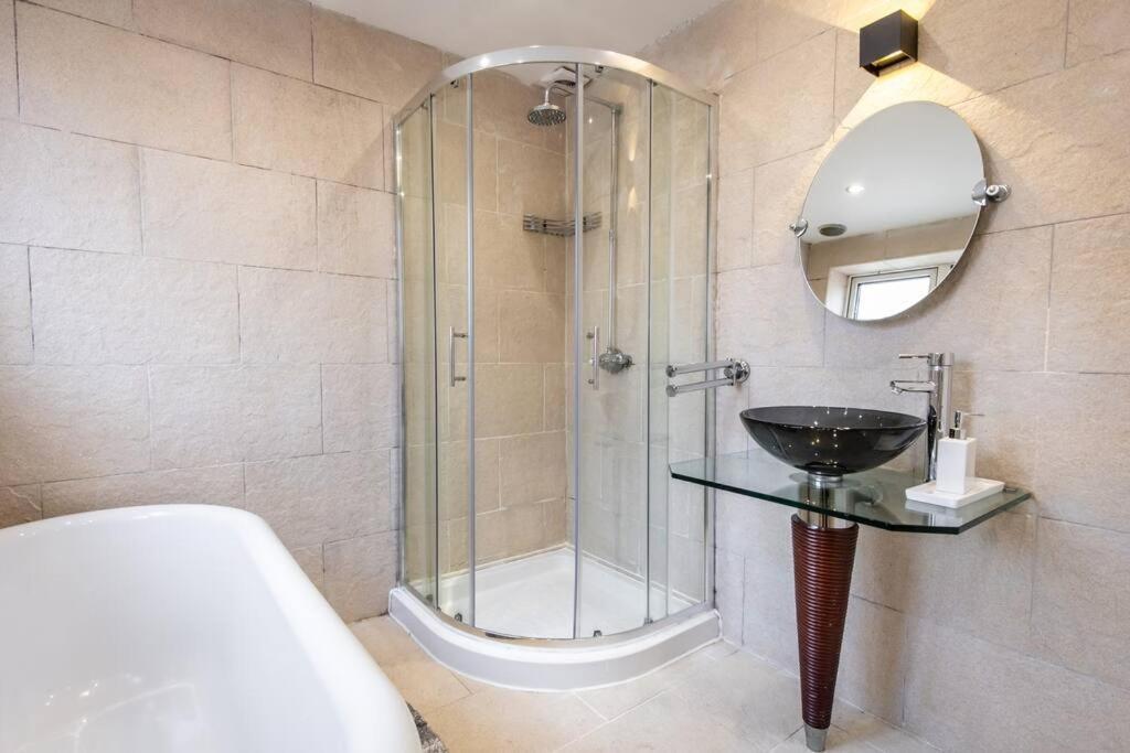 מנצ'סטר Windsor House 3 Bedrooms Sleeps 8 מראה חיצוני תמונה
